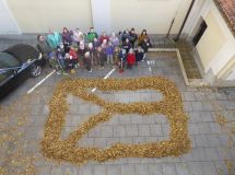 Hrátky s listím - připomínka vzniku ČSR, ZŠ (říjen 2025)